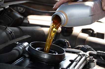 Ölwechsel beim Auto: Wie oft ist der Austausch nötig?